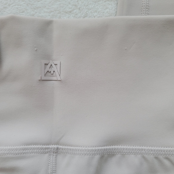 4 Pocket Cargo High Rise Legging Comfort Stretch & Compression Cream NEW - Picture 13 of 14